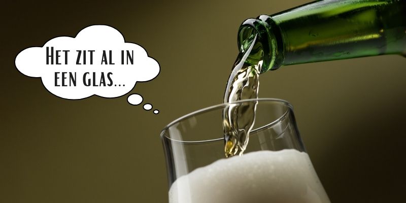 Bier dat uitgeschonken wordt in een glas
